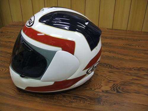 アライのヘルメットをスペンサーカラーにペイント - Inoue Factory ...